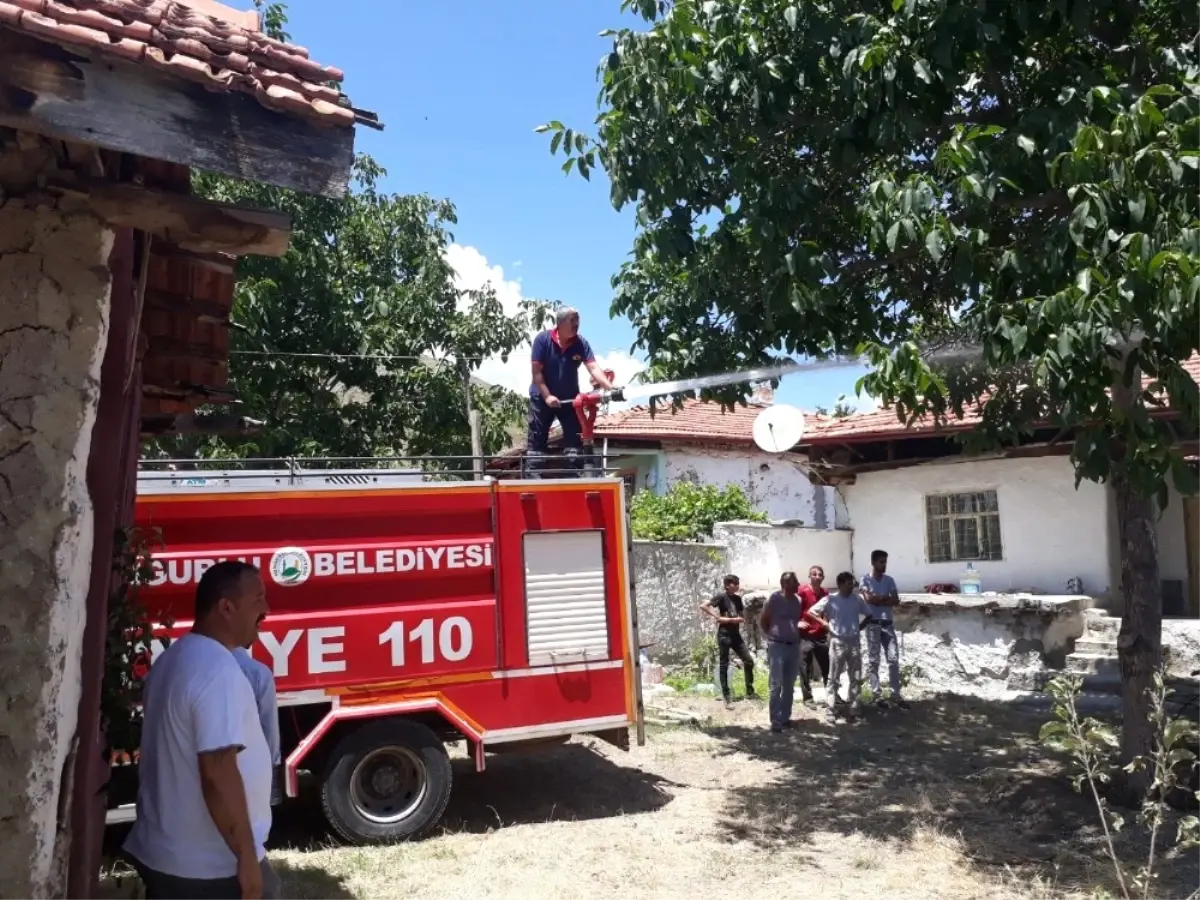 Ahşap Evde Çıkan Yangın Güçlükle Söndürüldü