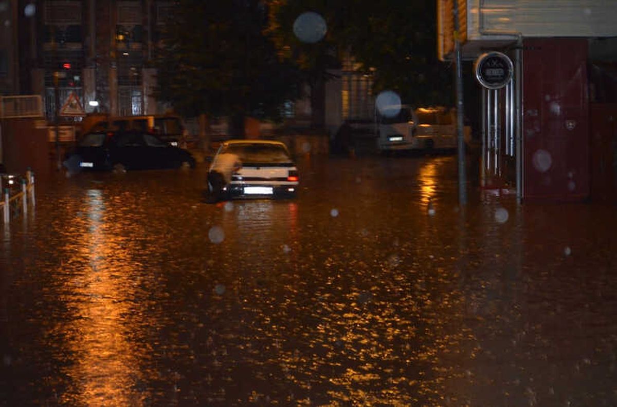 Araçlar Yolda Kaldı