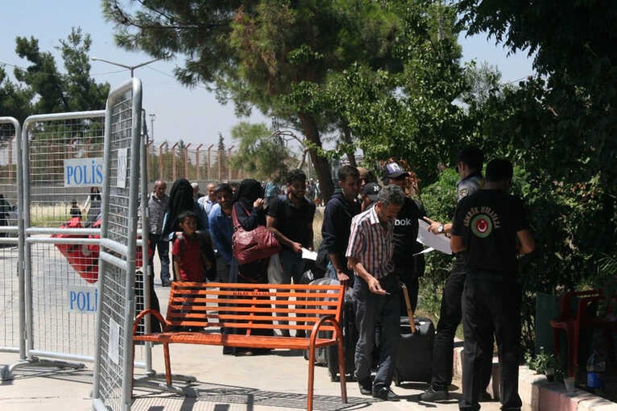 Bayrama Giden Suriyelilerden 2 Bini Türkiye\'ye Döndü
