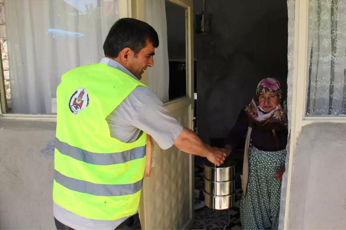 Bitlis Belediyesinden İhtiyaç Sahibi Ailelere Sıcak Yemek