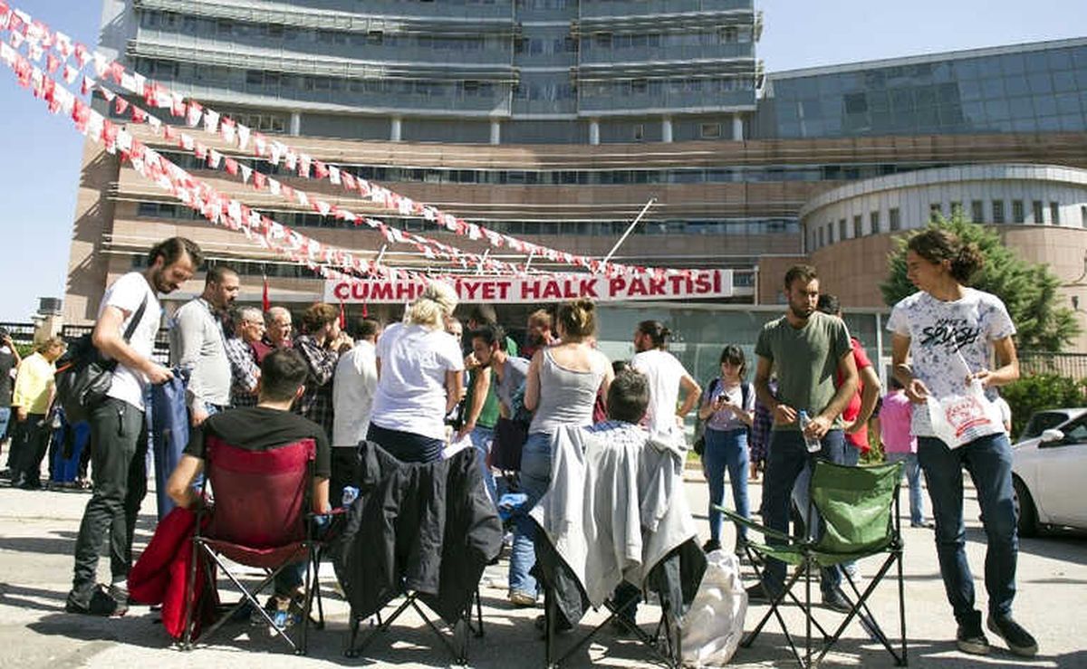 CHP Önünde Denizli Gençlik Örgütünün Oturma Eylemi Sona Erdi