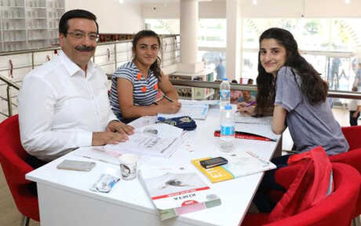 Diyarbakır\'da \'Millet Kıraathanesi\' Hizmet Vermeye Başladı