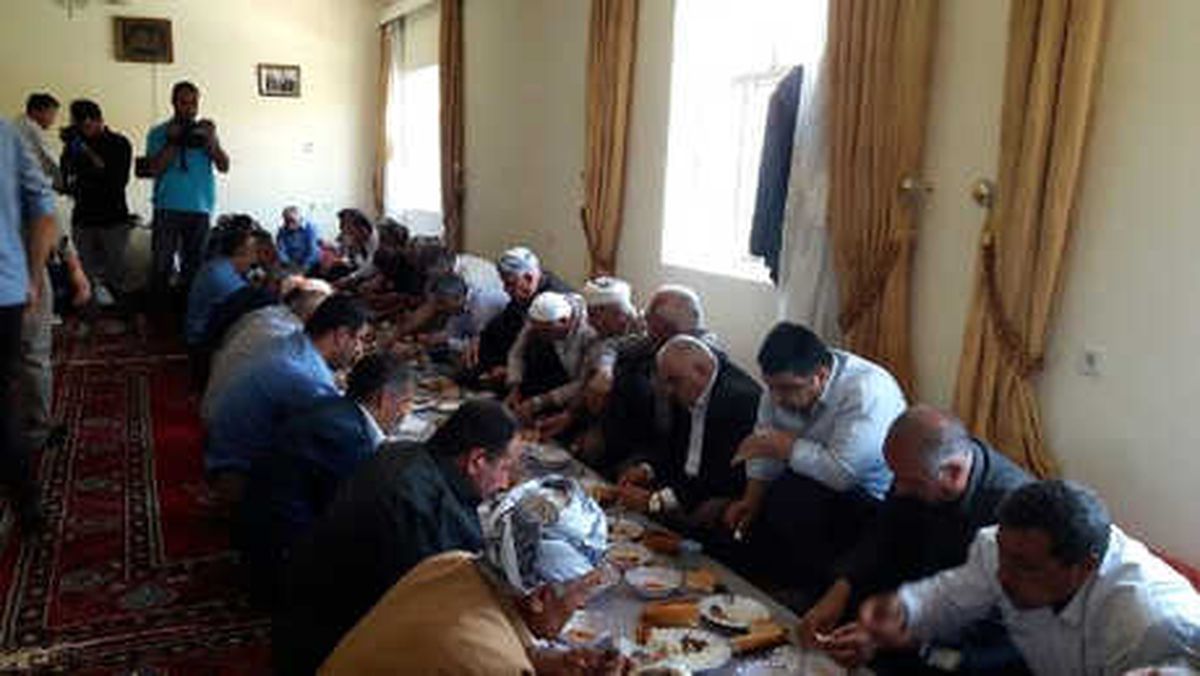 Hakkari\'de Ak Partili Vekilden 5 Bin Kişiye Teşekkür Yemeği