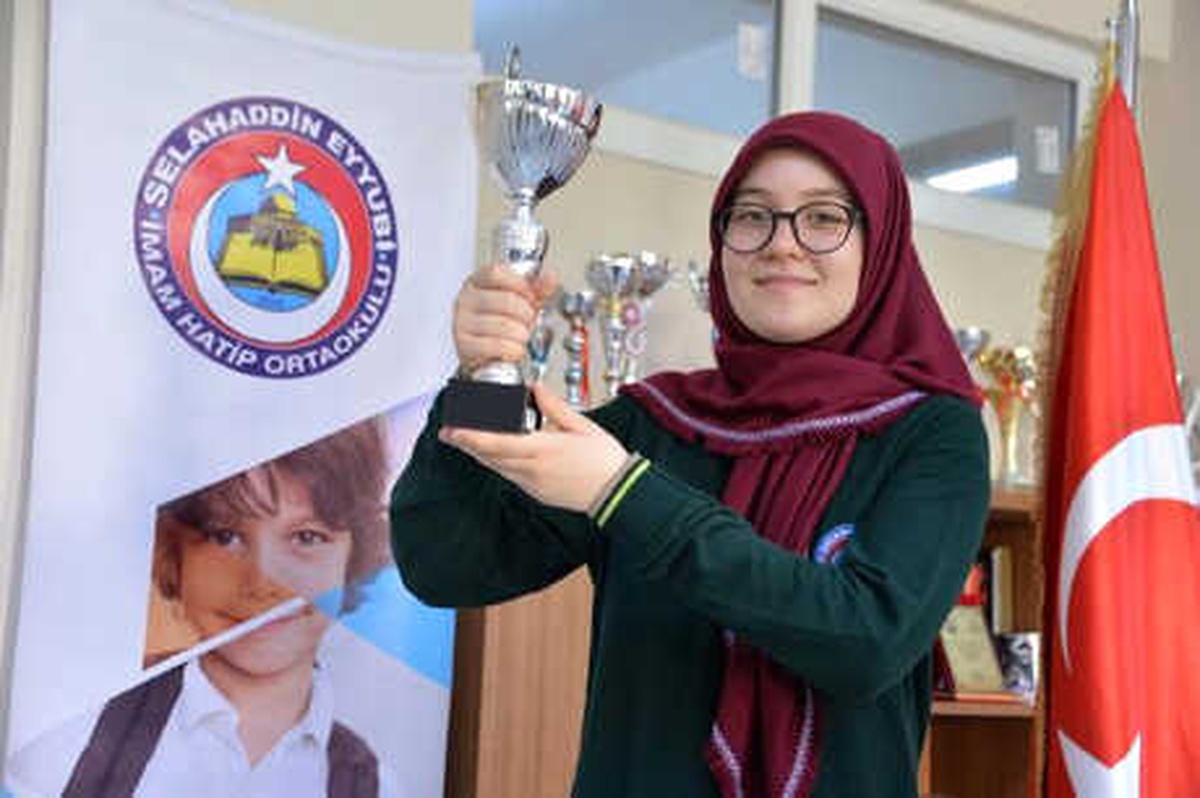İmam Hatipli Azra, Lgs\'de Türkiye Birincisi Oldu