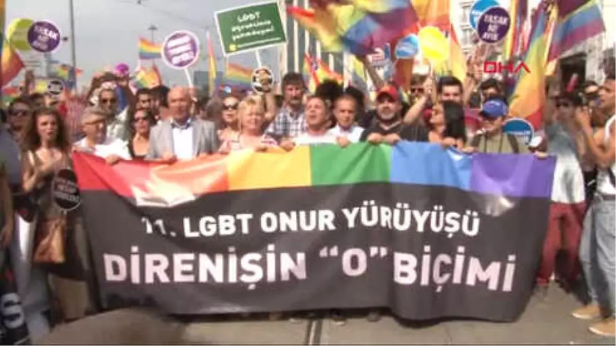 İstanbul Lgbti Üyelerinin Onur Yürüyüşü Bekleyişi