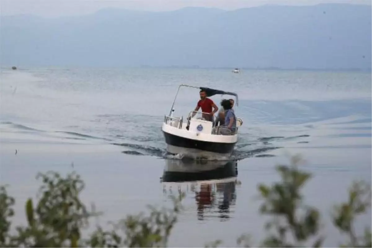 İznik Gölü\'ne Açılan 3 Kuzenden Biri Kayboldu