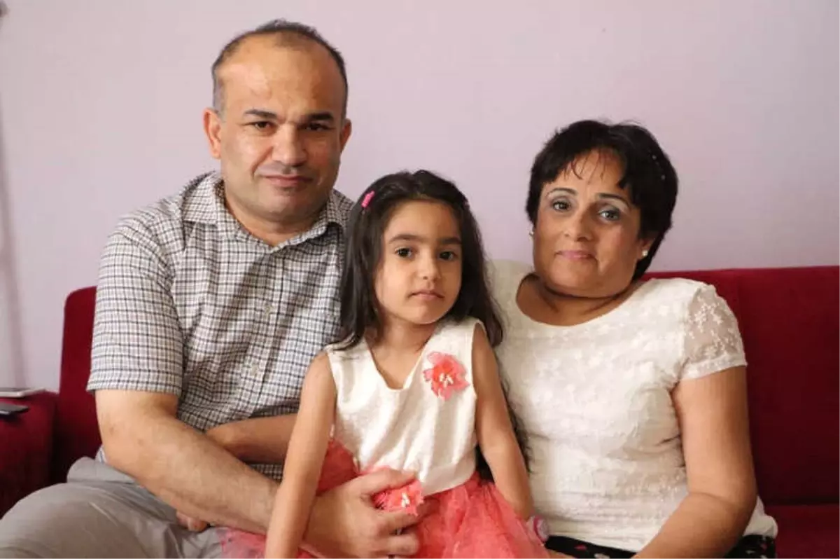 Minik Zeynep Engelli Ailesinin Hayatına Renk Kattı