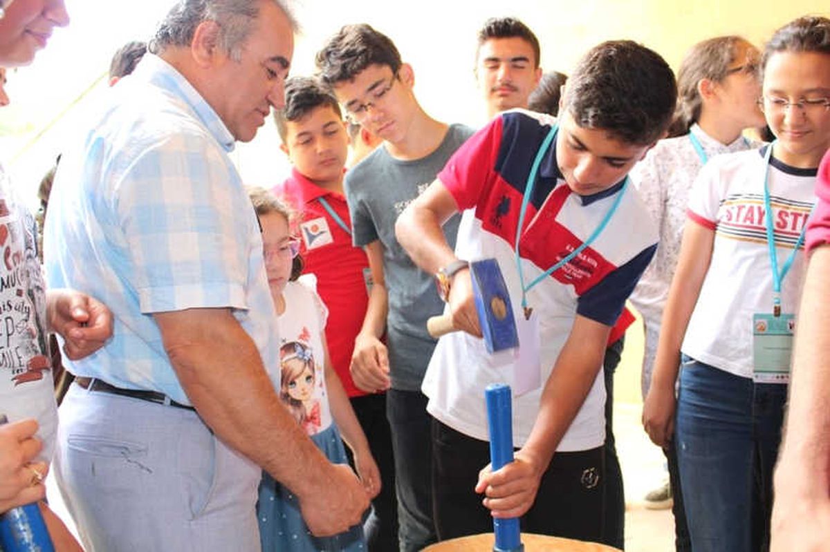 Özel Yeteneklilere Müzik Dinletisi ve Sikke Basımı Dersi