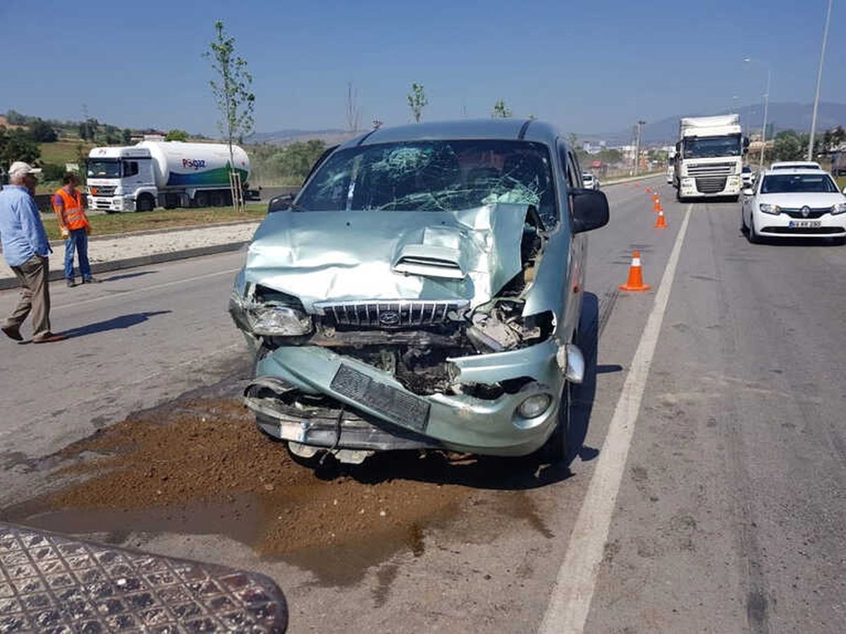 Panelvan ile Midibüs Çarpıştı: 5 Yaralı