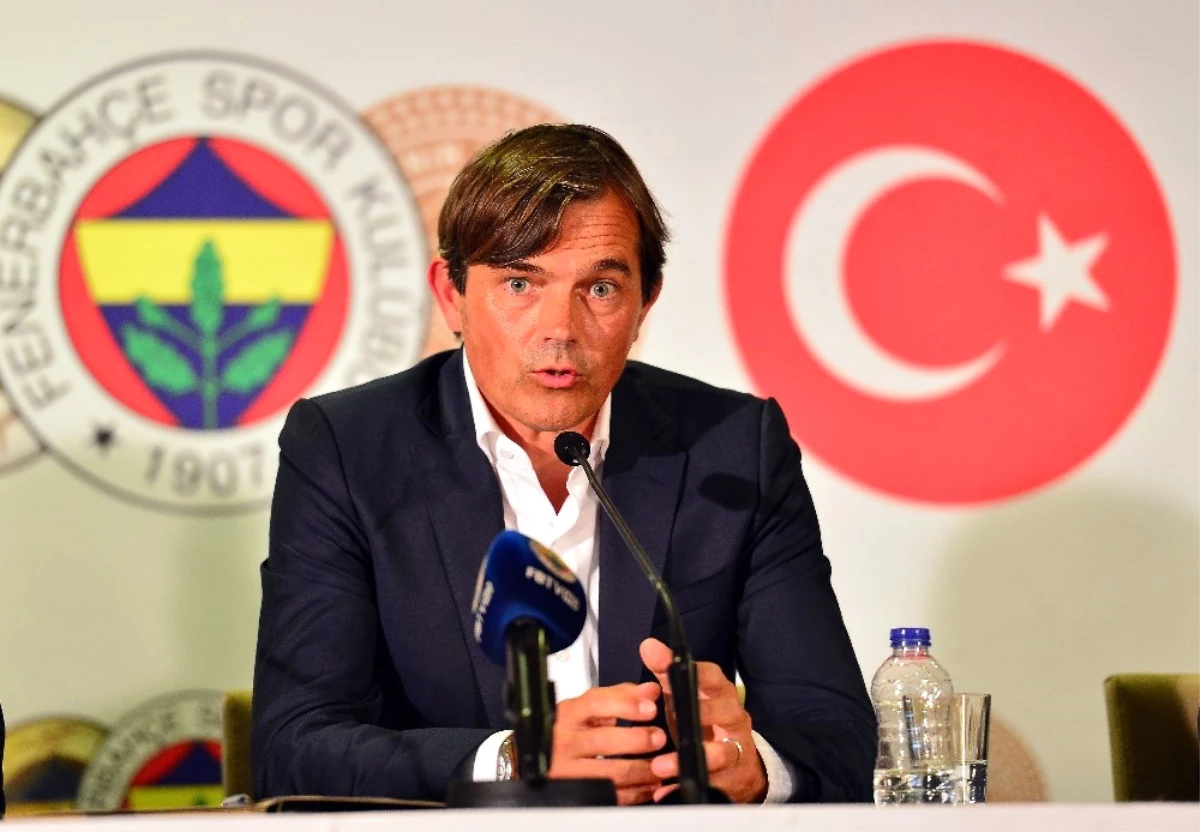 Phillip Cocu: "Fenerbahçe Çalışacak Olmaktan Onur ve Gurur Duyuyorum"