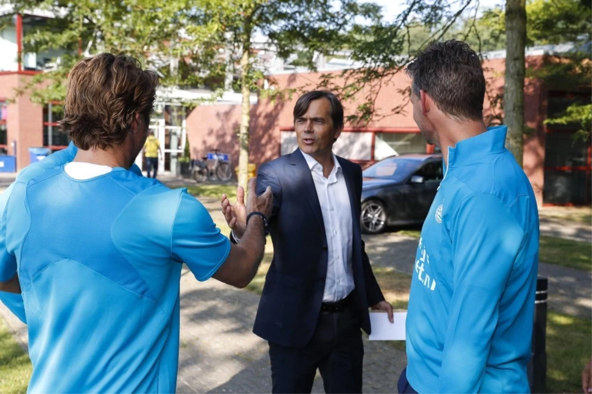 Phillip Cocu, Psv Eindhoven ile Vedalaştı