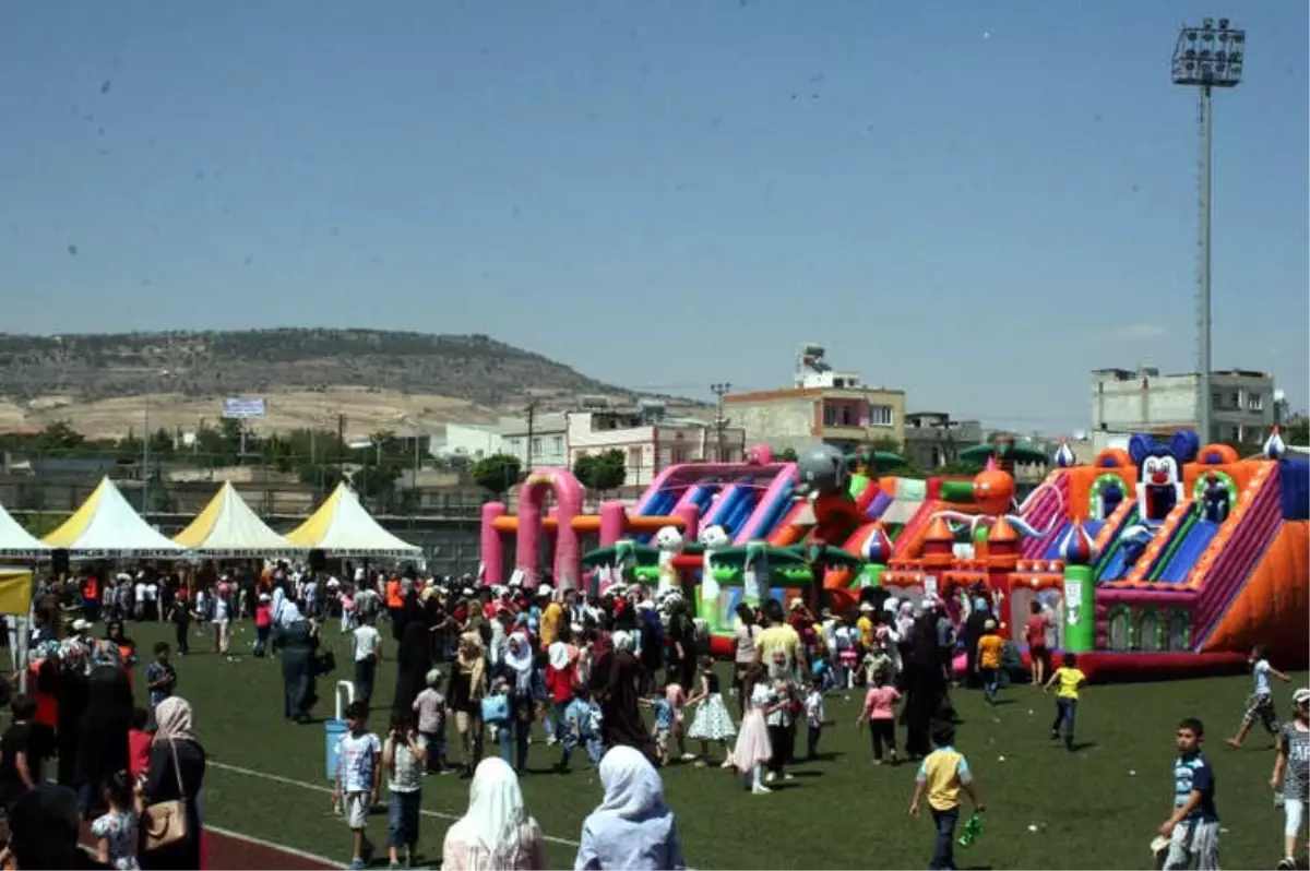 Suriyeli Çocuklar Uluslararası Mülteci Günü\'nde Gönüllerince Eğlendi