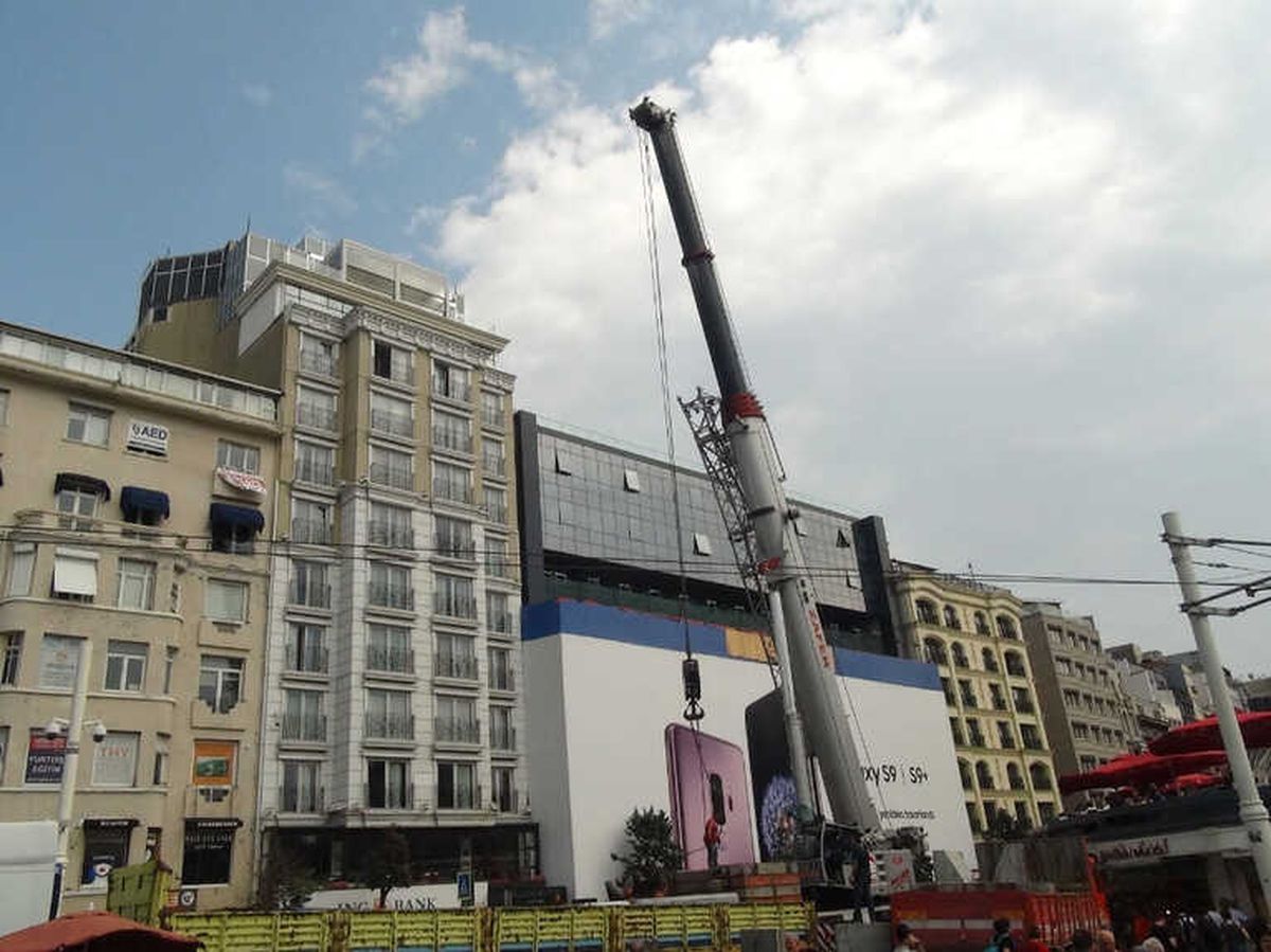 Taksim Meydanı\'nda İlginç Görüntü
