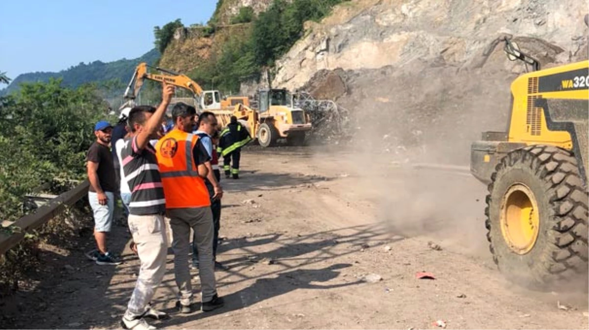 Taş Ocağında Patlatma Esnasında Heyelan Meydana Geldi: 2 Mehmetçikle 1 İşçi Yaralandı