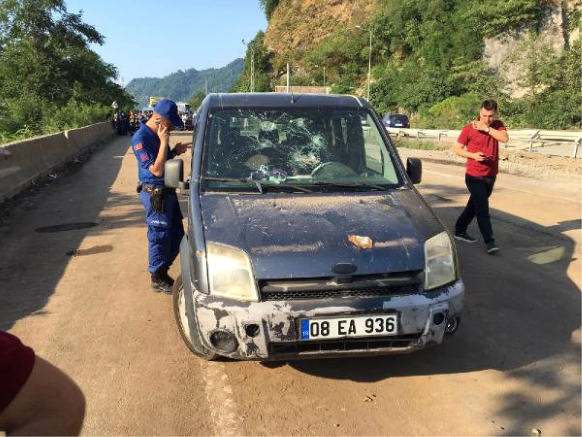 Taş Ocağında Patlatma Heyelana Neden Oldu: 2\'si Asker, 3 Ağır Yaralı (2)