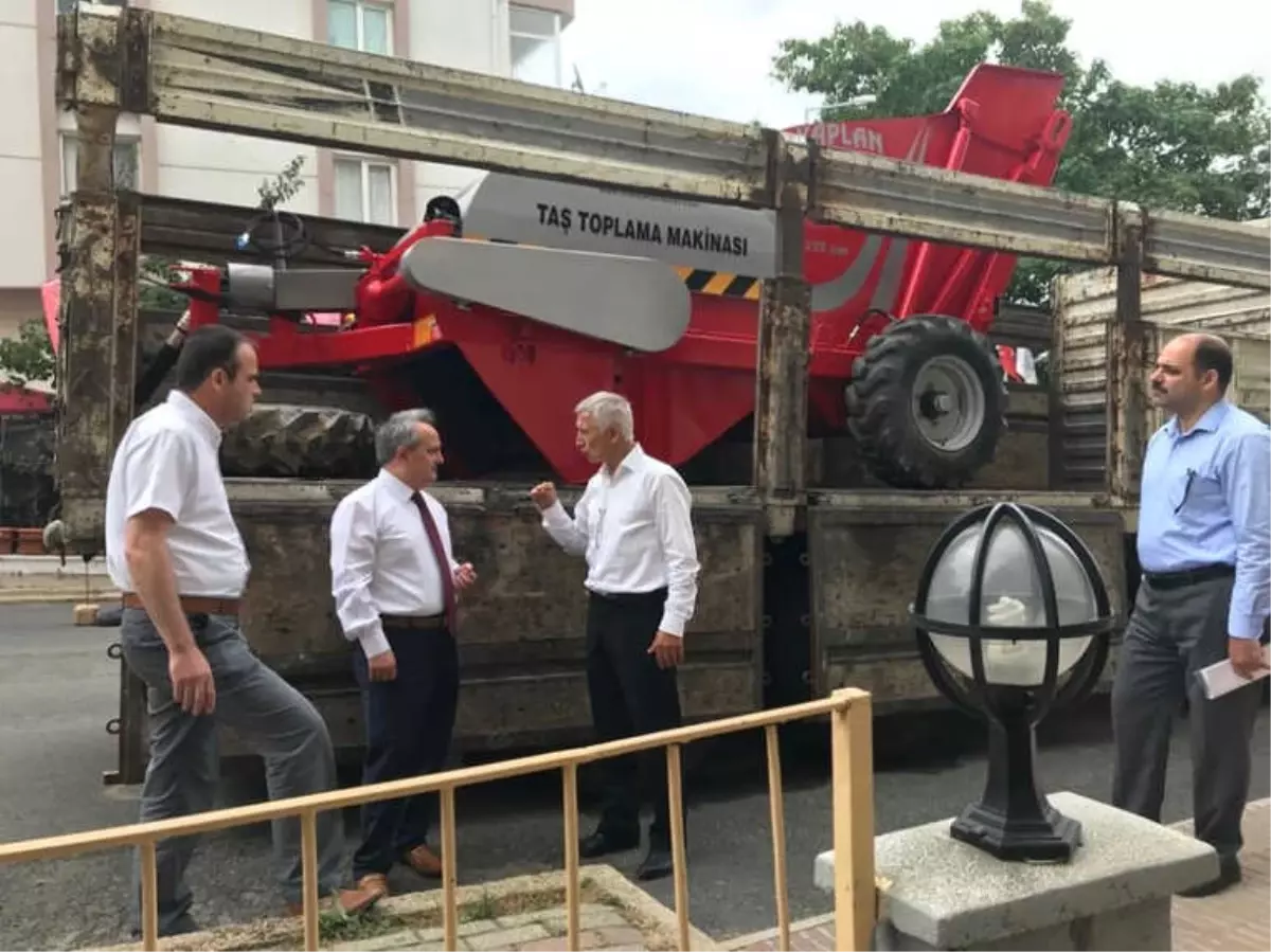 Tekirdağ\'a Taş Toplama Makinesi Alındı