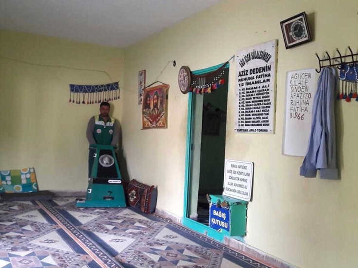 Türbe ve Mesire Alanlarında Temizlik Çalışması Yapıldı