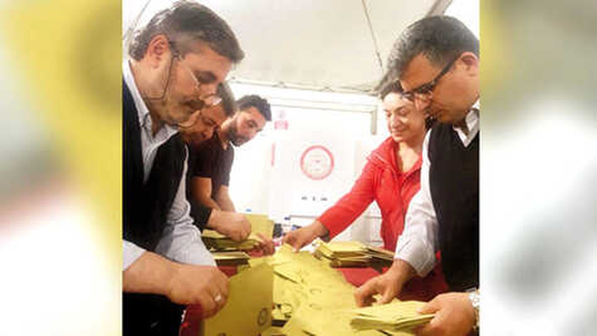 Türklerin Demokrasiyle Sorunu Yok