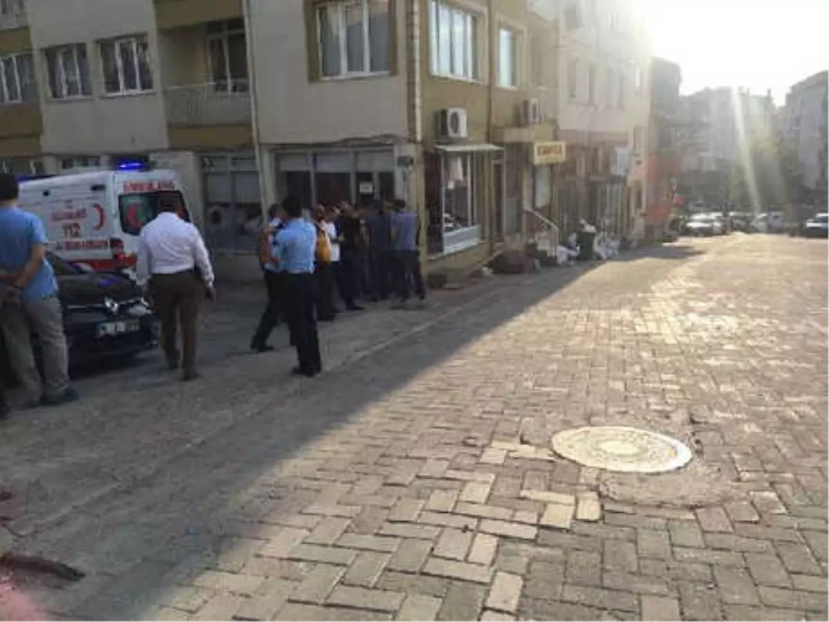 Annesi ile Ablasını 4 Gün Rehin Tuttu, Polis 2 Saatte İkna Etti