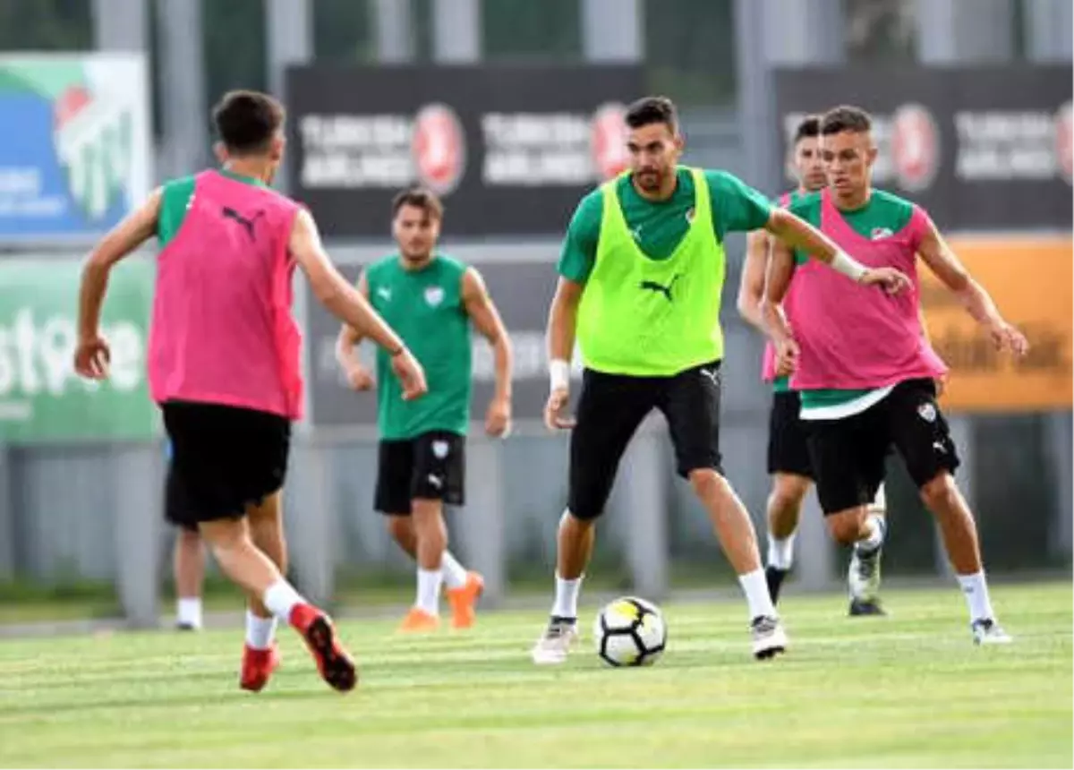 Bursaspor\'da Atanasov Tedbir Amaçlı Antrenmandan Ayrıldı