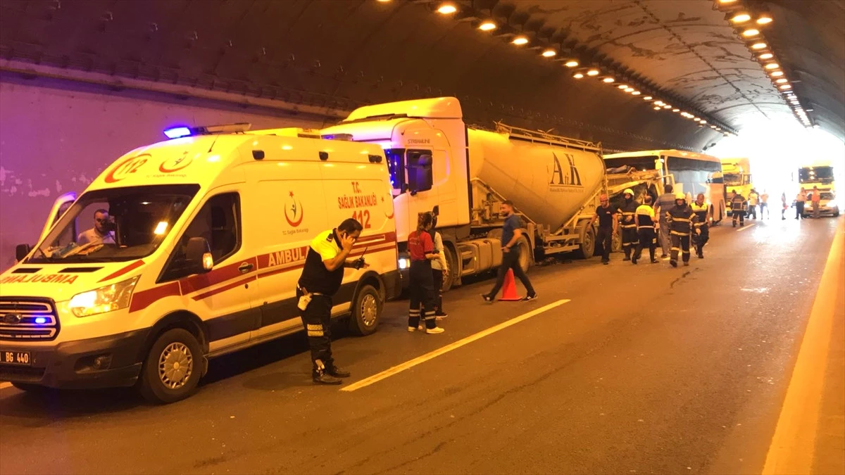 Güncelleme - Anadolu Otoyolu\'nda Zincirleme Trafik Kazası