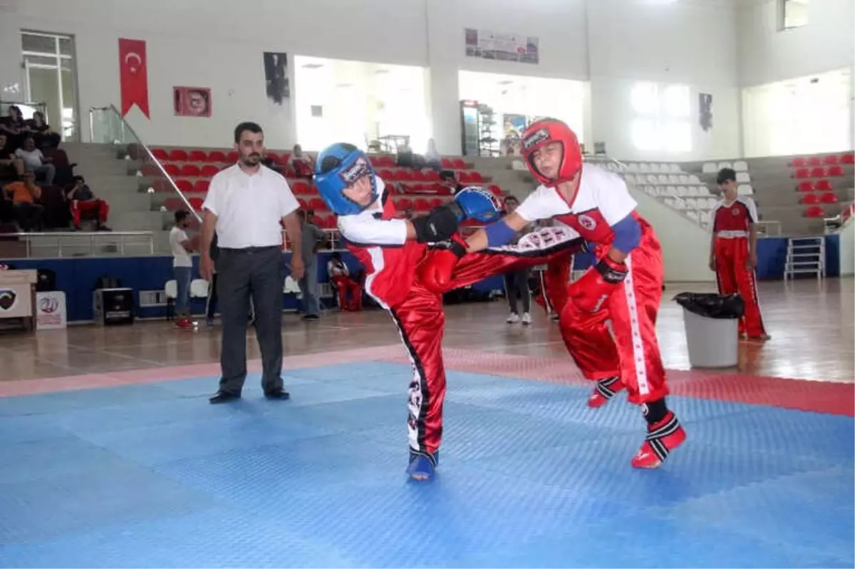 Hatay\'da Kick Boks İl Şampiyonası Yapıldı