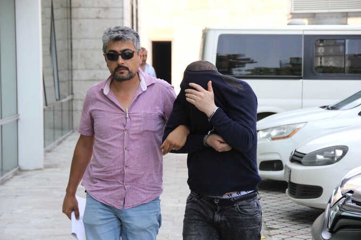 Hırsız Girdiği Markette Sigara Reyonlarını Kurcalarken Suçüstü Yakalandı
