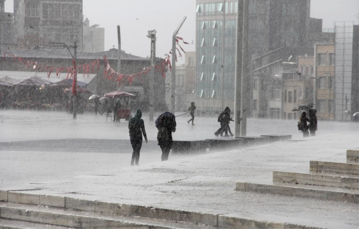 İstanbul İçin \'Şiddetli Yağış\' Uyarısı