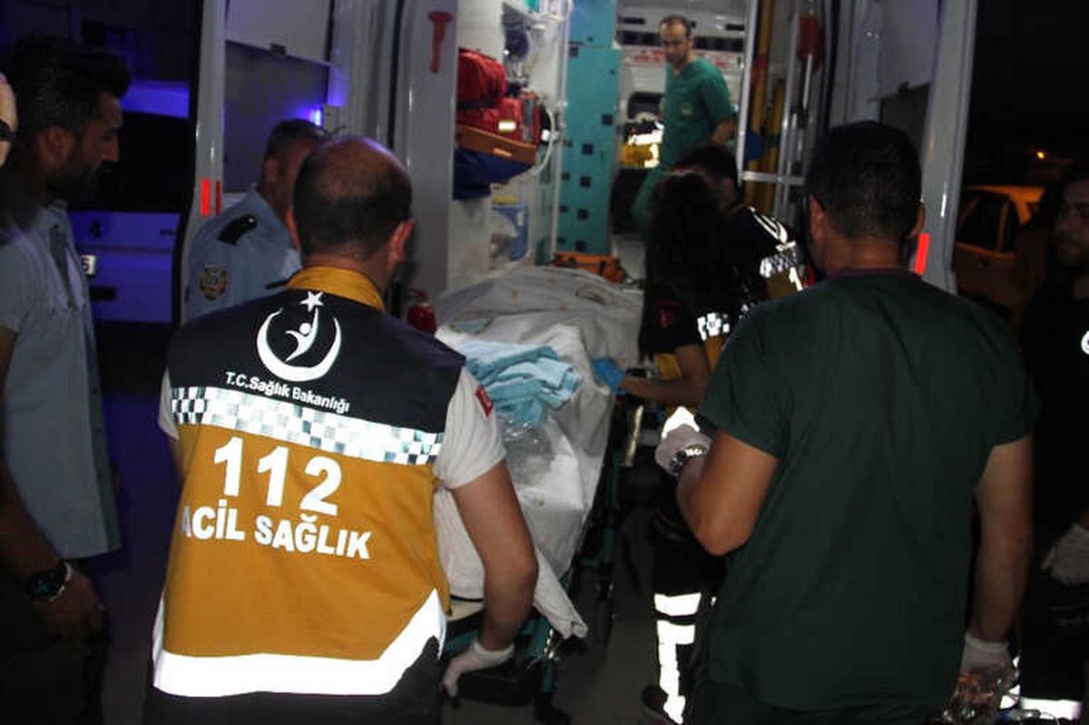 Kavgada Satırla Başından Yaralanan Şahsın İki Parmağı Koptu
