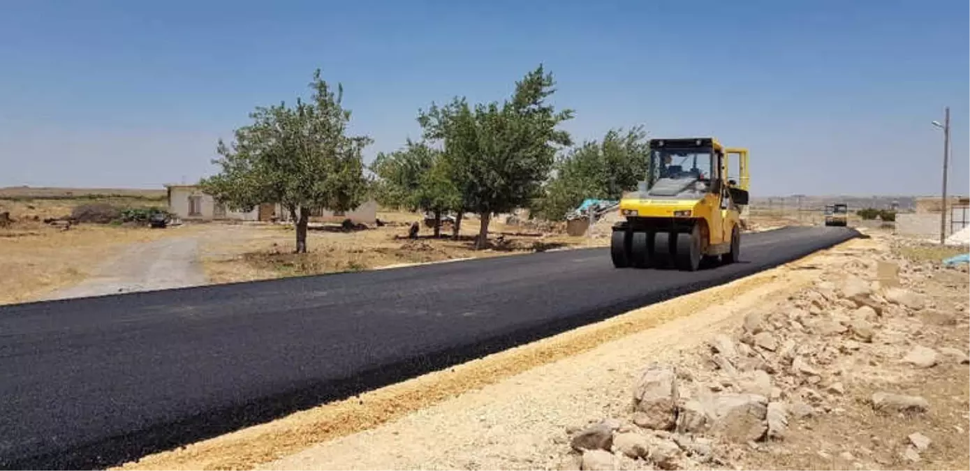 Köy Yollarının Asfaltlanma Çalışları Sürüyor