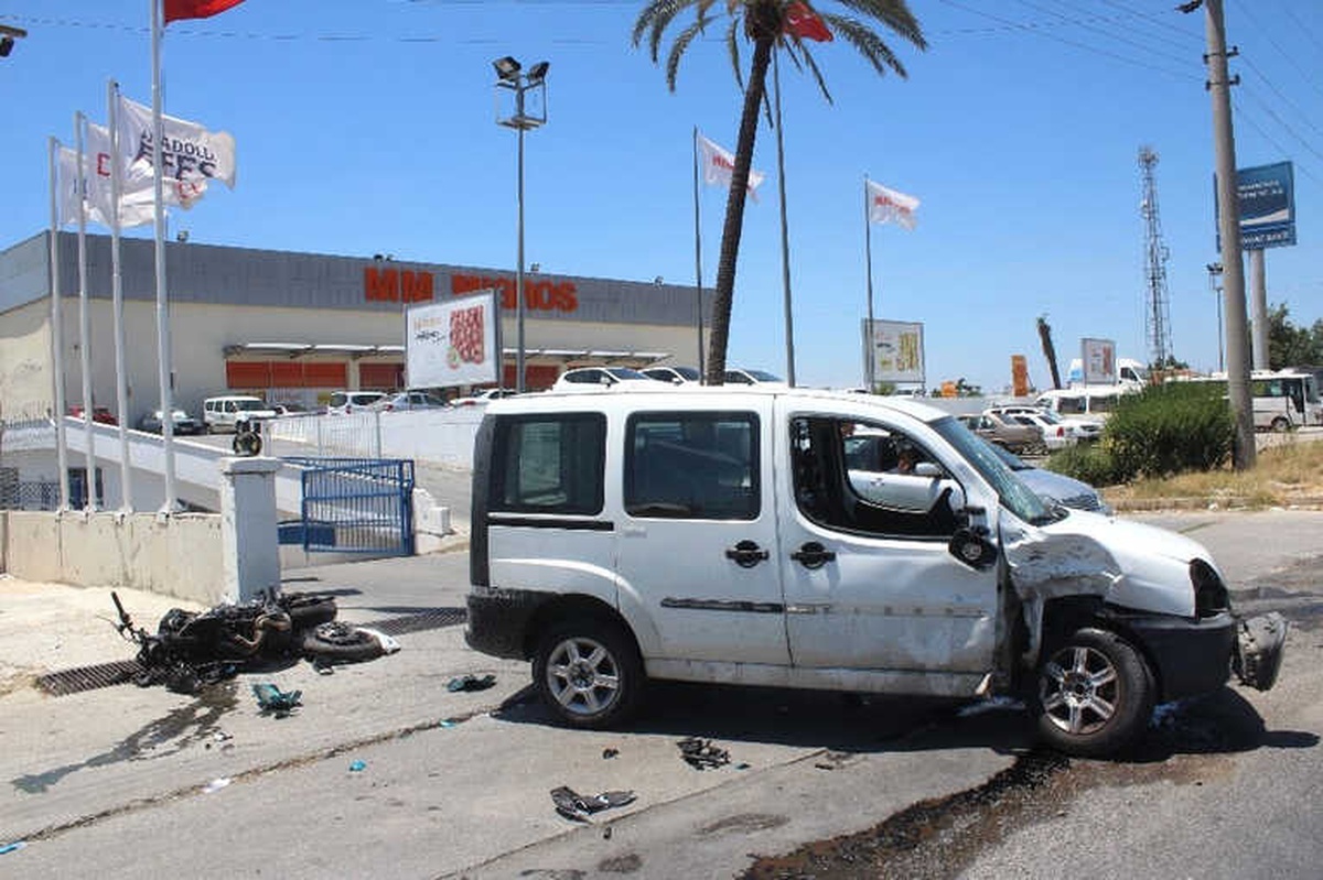 Manavgat\'ta Motosiklet Kazası: 1 Yaralı