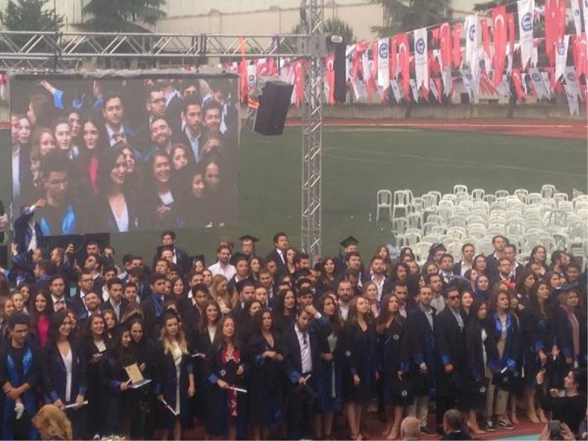 Marmara Üniversitesi Yeni Mezunlarını Verdi