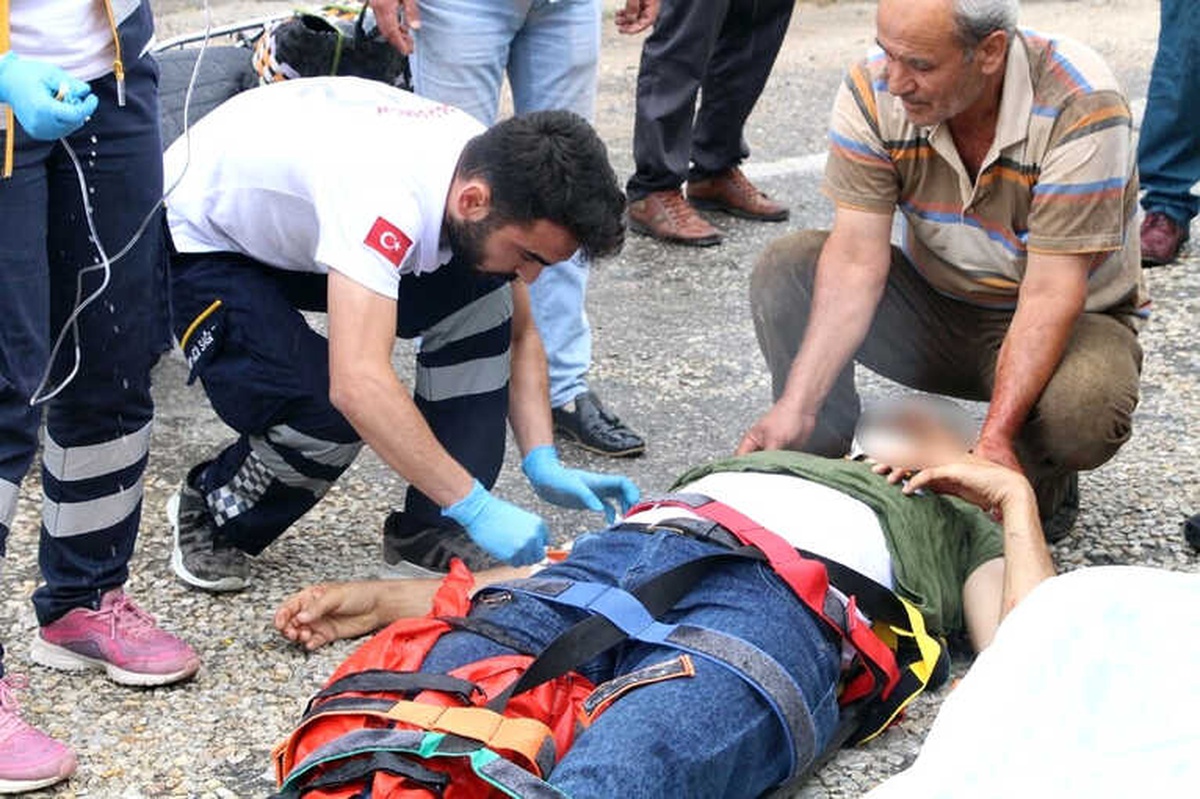 Motosiklet ile Minibüs Çarpıştı: 1 Ölü, 1 Yaralı