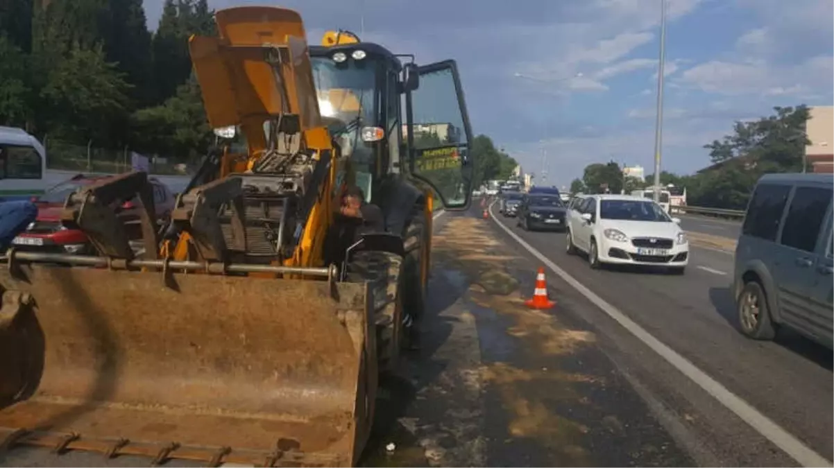 Yola Akan Hidrolik Yağ Trafiği Kilitledi