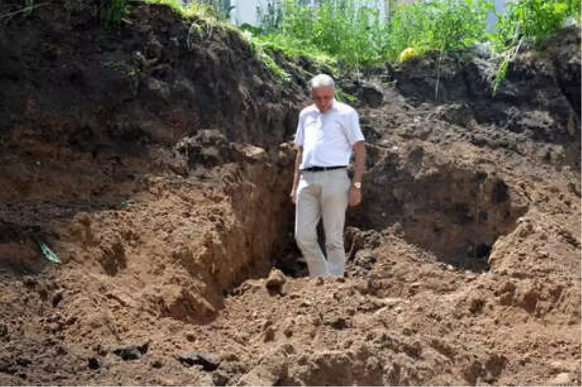 Rus Subay Karloviç\'in Mezarı Kars Müze Müdürlüğü\'ne Taşındı