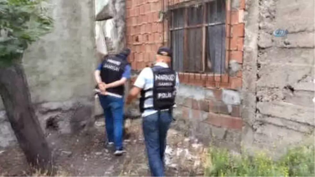Samsun\'da Narkotik Ekipleri Tarafından Uyuşturucu Uygulaması