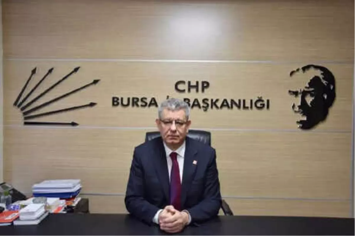 Şehit Uzman Çavuş Özkan\'ın Cenazesinde CHP Çelengi Gerginliği (2)