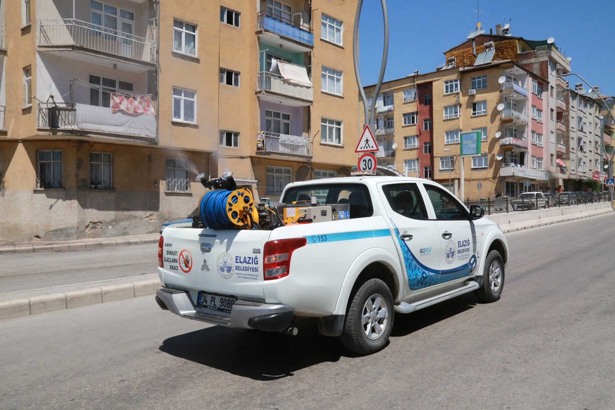 Şehrin Genelinde İlaçlama Çalışmaları Sürüyor