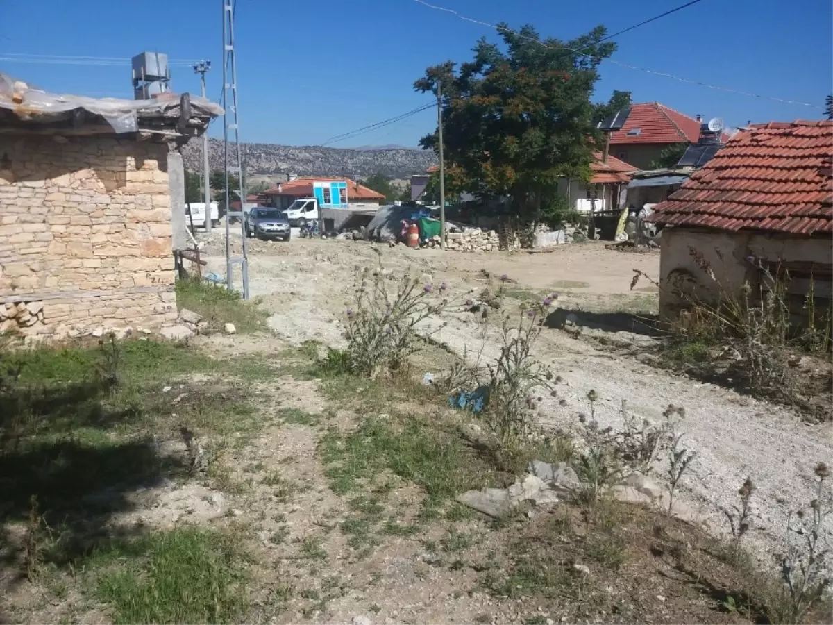 Sel Nedeniyle Bozulan Yollara Bakıma Alındı