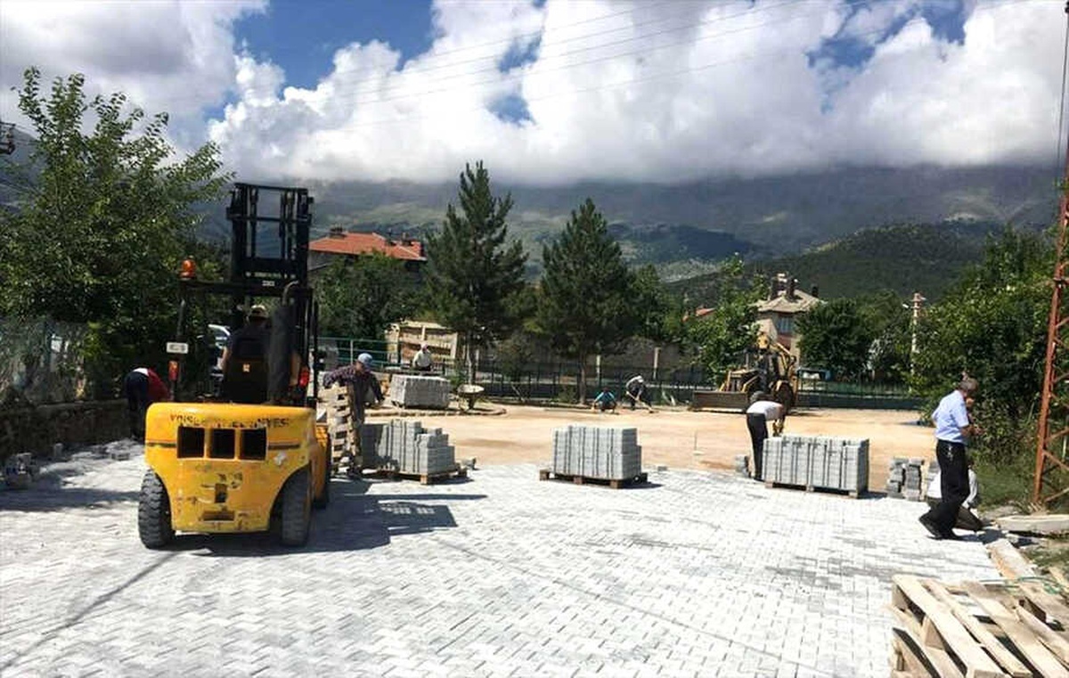 Seydişehir\'de Parke Taşı Döşeme Çalışmaları