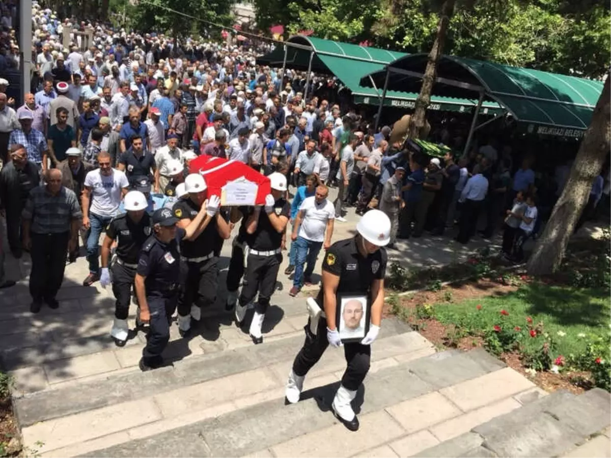 Trafik Kazasında Hayatını Kaybeden Polis Memuru Son Yolculuğuna Uğurlandı