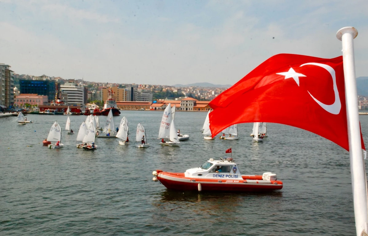 Türkiye\'nin Yükünü Denizden Taşıyalım