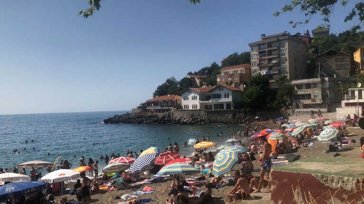 Zonguldak\'ta Vatandaşlar Sahillere Akın Etti