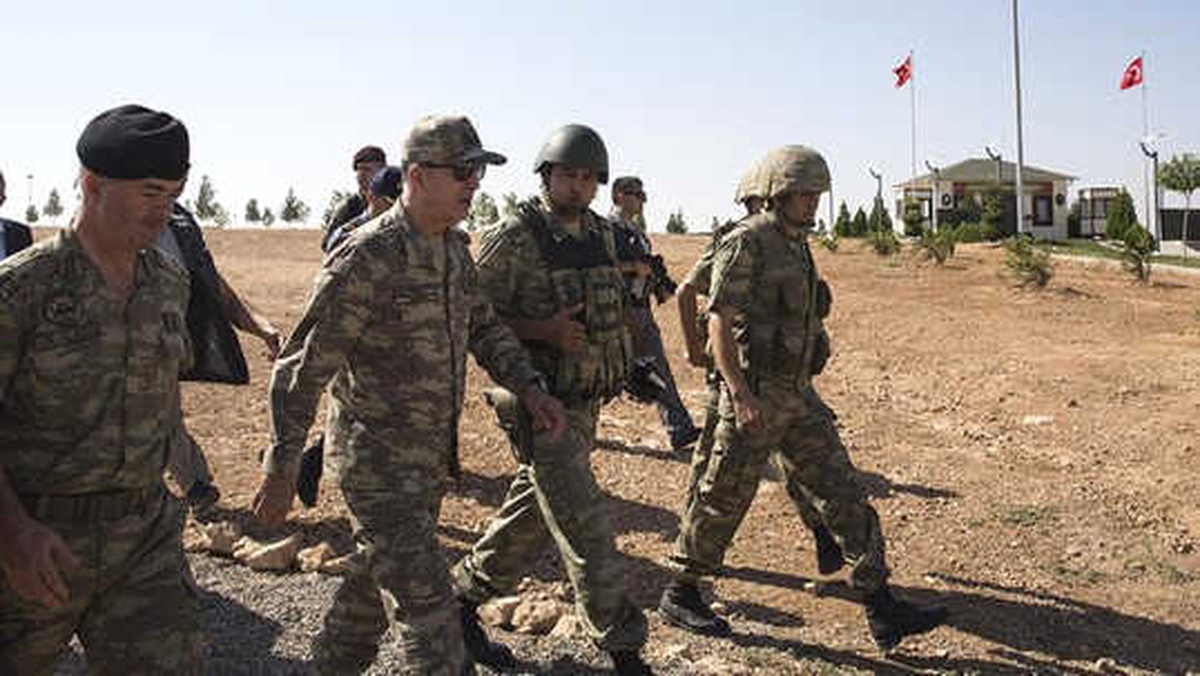 Akar, Suriye Sınırında İncelemelerde Bulunuyor