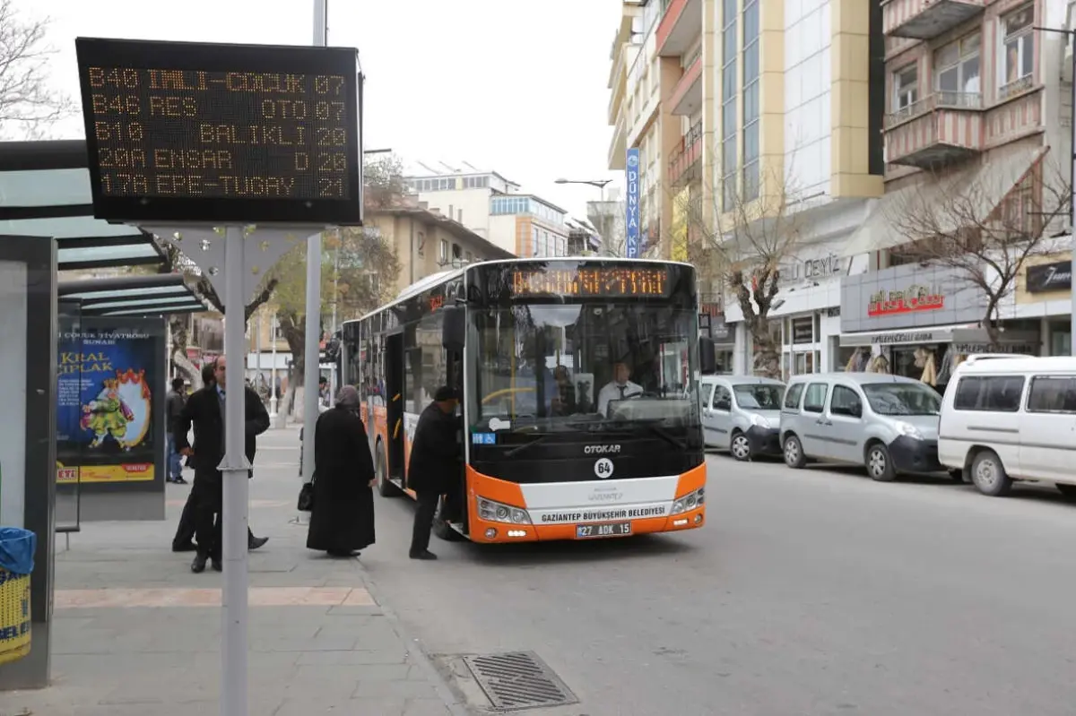 Büyükşehir\'den Üniversite Adayı Öğrencilere Ulaşım Kolaylığı