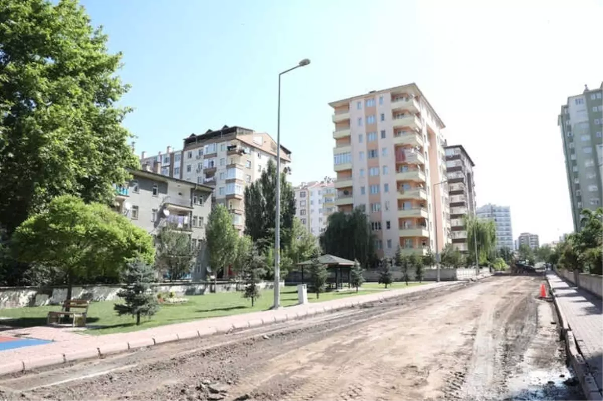 Çolakbayrakdar, "Mahallelerimizi Çağa Uygun Bir Şekilde Yeniliyoruz"