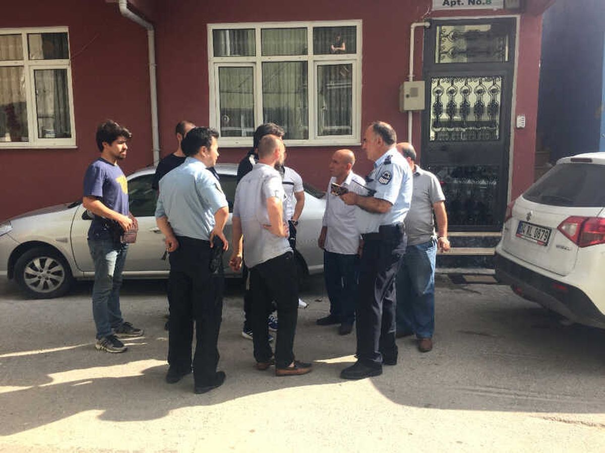Dehşet: Evden Çıkan Böcekler Polisi Harekete Geçirdi