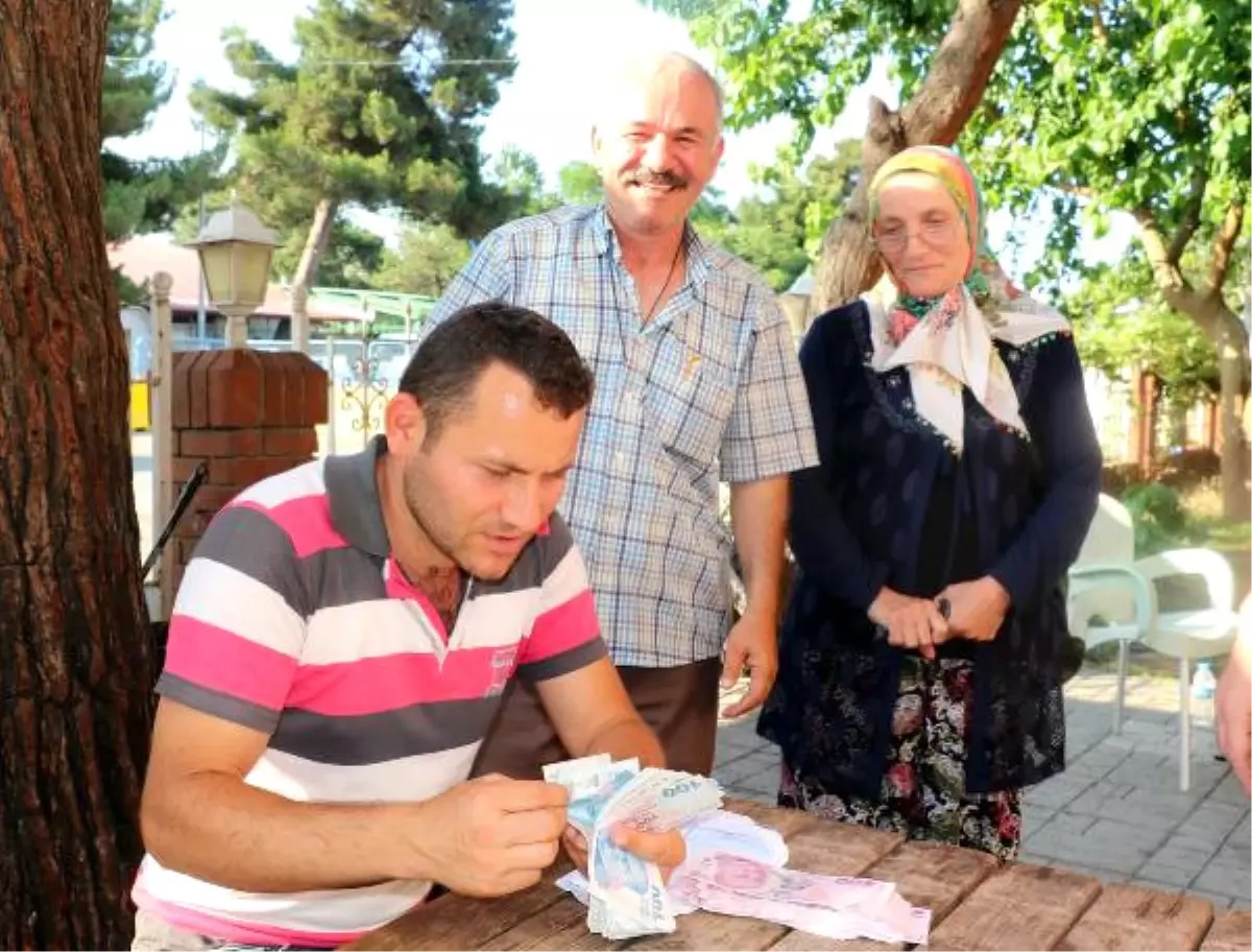 Emekli Olmak İçin Taşıdığı 27 Bin Lirayı Düşürdü, Eşi Gözyaşlarına Boğuldu (2)