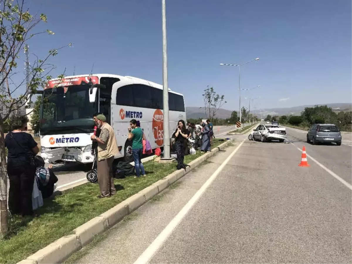 Erzincan\'da Trafik Kazası: 2 Yaralı