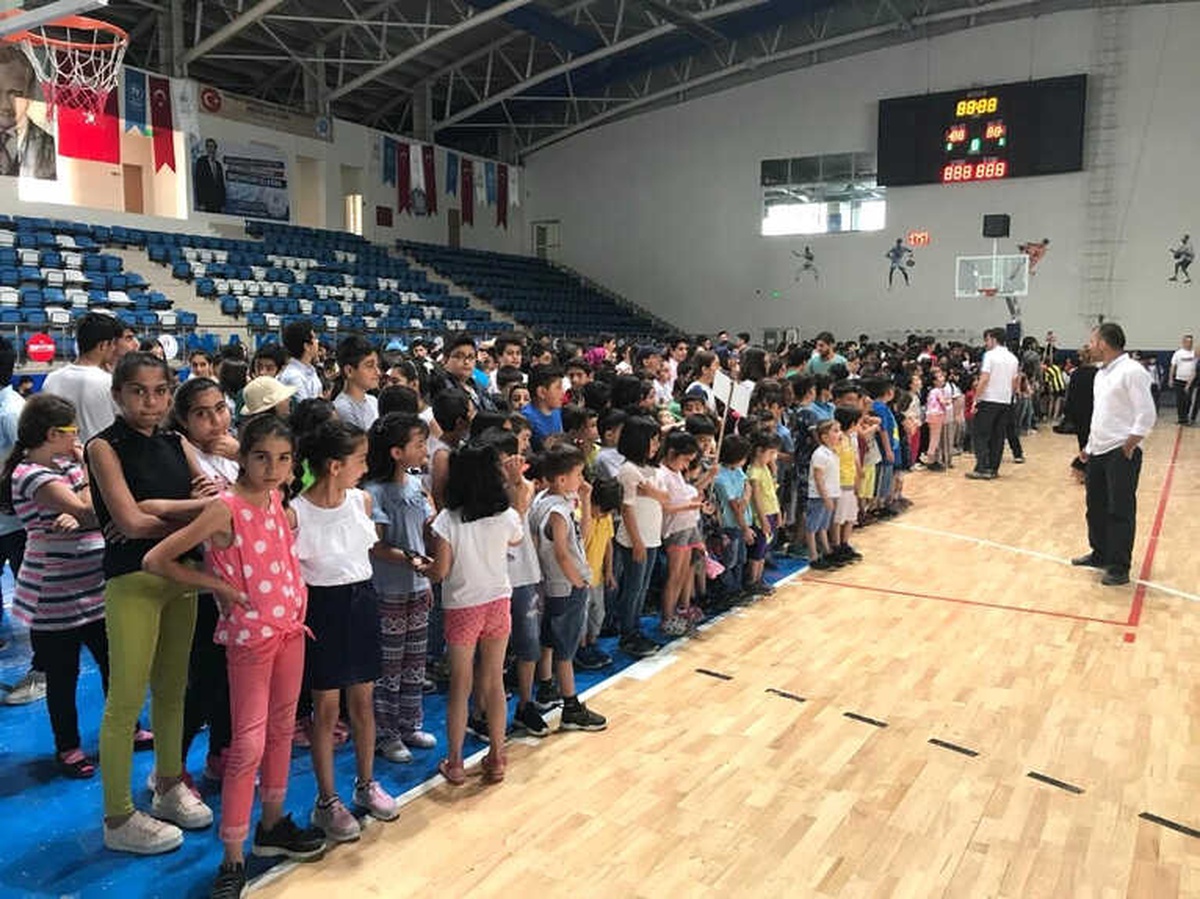 Hakkari\'de İl Spor Merkezleri Açılışı Yapıldı